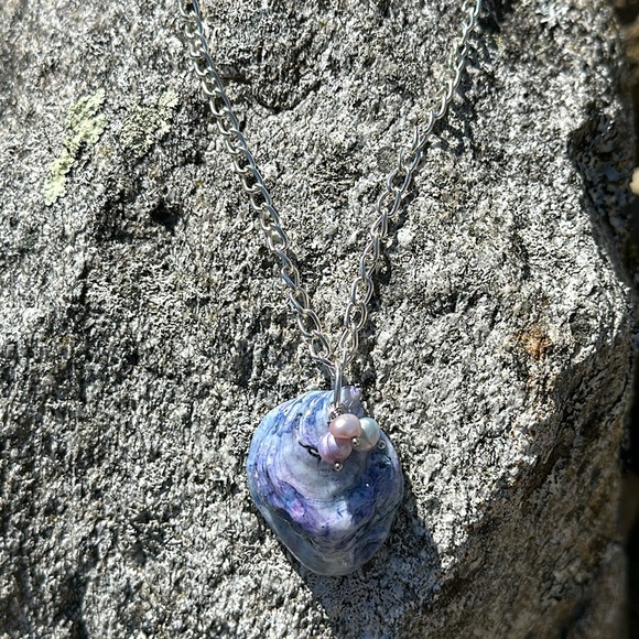 Dyed Oyster shell necklace    #2 - Picture 9 of 9